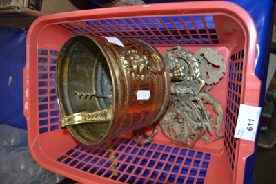 Lot 611 - Box of various horse brasses and other items