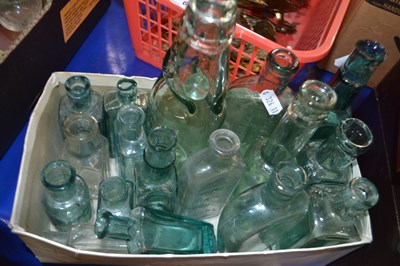 Lot 652 - Quantity of vintage bottles