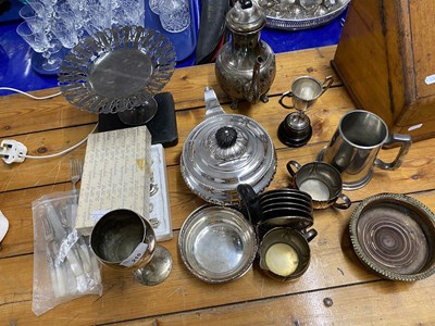 Lot 215 - Mixed Lot: Various silver plated wares to...