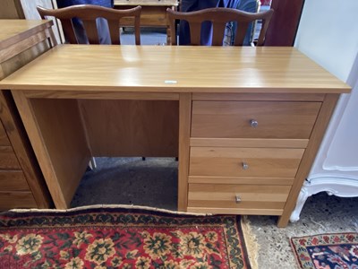 Lot 236 - Modern light wood office desk, 114cm wide