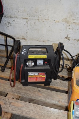 Lot 75 - Battery charger/jump pack