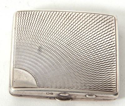 Lot 161 - An Art Deco ladies compact, square form with a...