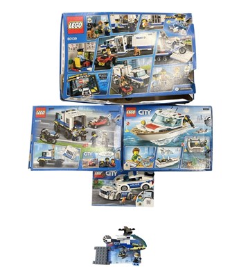 Lot 275 - A mixed lot of Lego City Police sets, to...