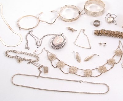 Lot 201 - A quantity of silver and white metal jewellery...