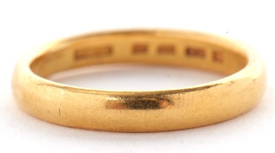 Lot 145 - A 22ct wedding band, London 1925, size Q, 6.1g