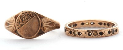 Lot 75 - Two 9ct gold rings, the first a signet ring,...