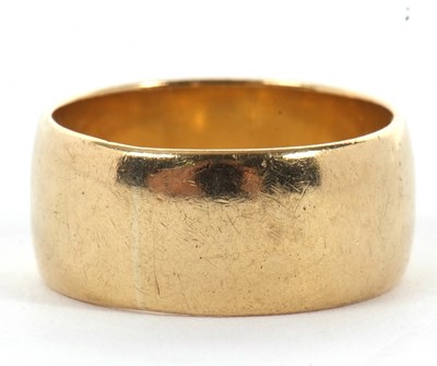 Lot 143 - An unmarked yellow metal ring, tests as approx....