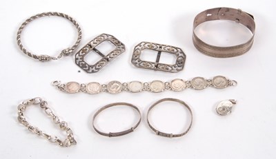 Lot 211 - A quantity of silver and white metal jewellery...