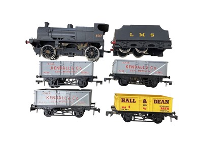 Lot 155 - A group of Lima 0 gauge wagons, together with...